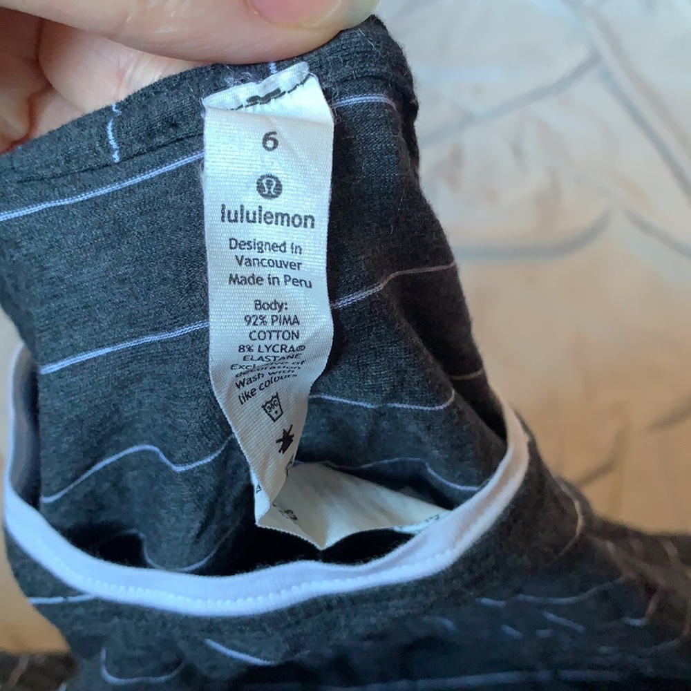 Lululemon tshirt - Picture 4 of 6